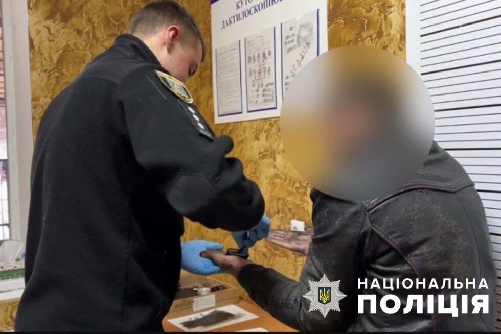 Житель села Волинцеве на Конотопщині обікрав автівку військового Житель села Волинцеве на Конотопщині обікрав автівку військового