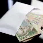 Вчителі Конотопщини отримають більше: кому уряд збільшив виплати