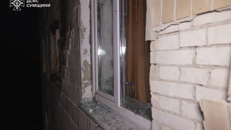 Ворог вдарив безпілотником по гуртожитку в Сумах