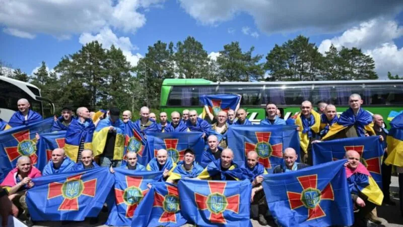 Четверо захисників із Сумщини повернулися додому з російського полону