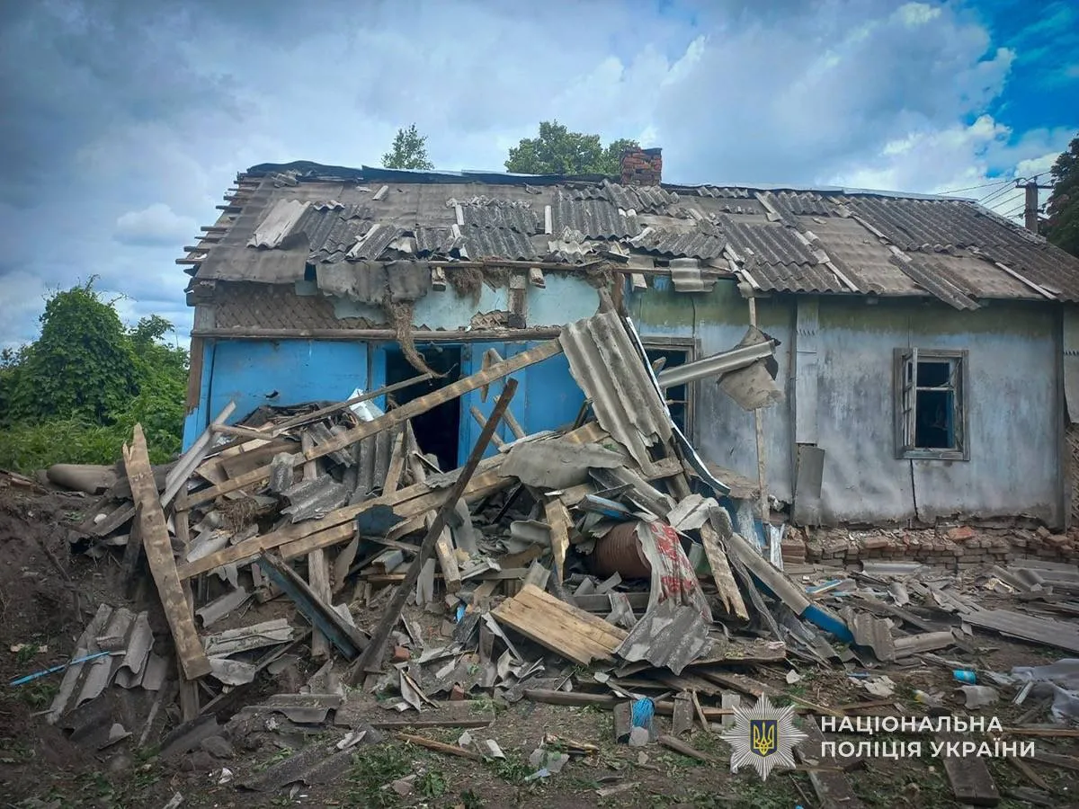 Четверо постраждалих та знищені садиби: ворог завдав серії ударів по Сумщині