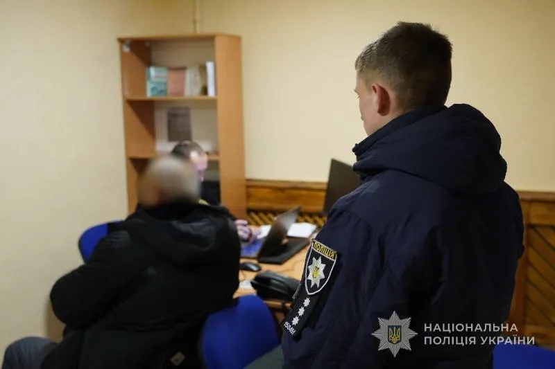 Роками гвалтував онуку: на Сумщині судитимуть діда-педофіла