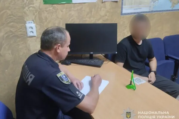 Видавав себе за жінку і «розводив» військових: на Конотопщині шахраю світить суд