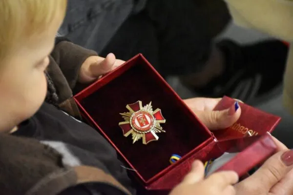 В Конотопі посмертно вшанував 40 полеглих Героїв званням почесного громадянина