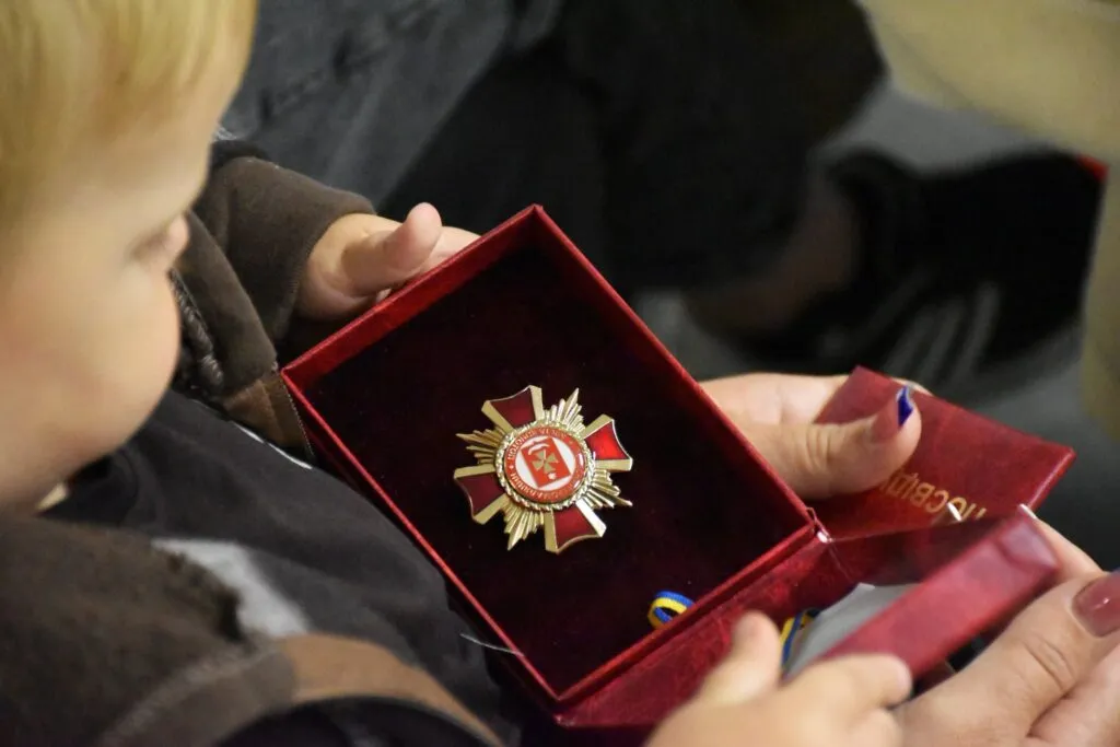 В Конотопі посмертно вшанував 40 полеглих Героїв званням почесного громадянина