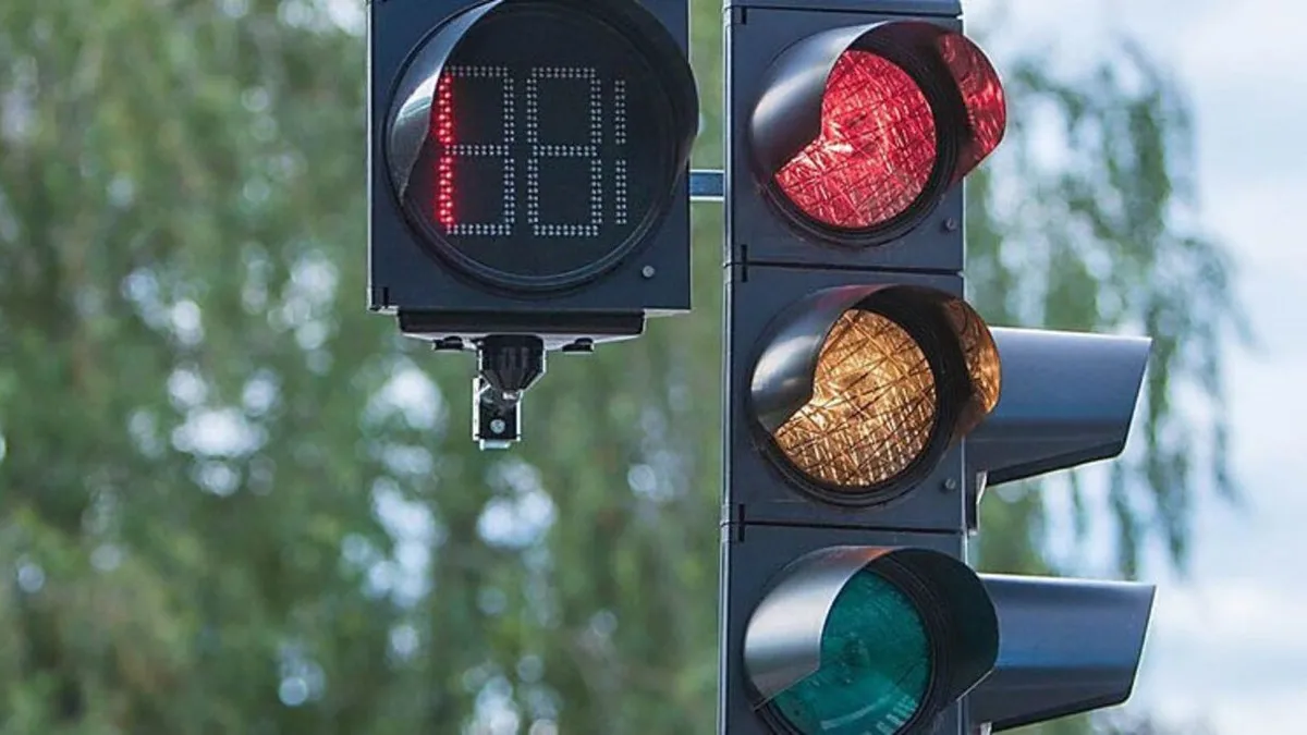 Світлофор біля КЕМЗ у Конотопі переходить на новий режим роботи