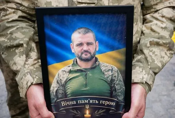 В Роменській громаді попрощалися із захисником Віталієм Сирбою