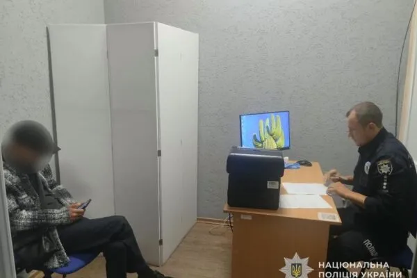 В Конотопі затримали чоловіка, який викрав сумку з грошима