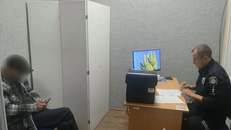 В Конотопі затримали чоловіка, який викрав сумку з грошима