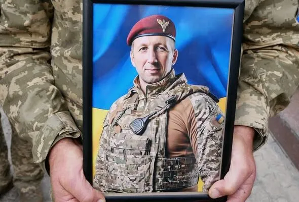 В Роменській громаді попрощалися із загиблим Захисником Русланом Статівкою