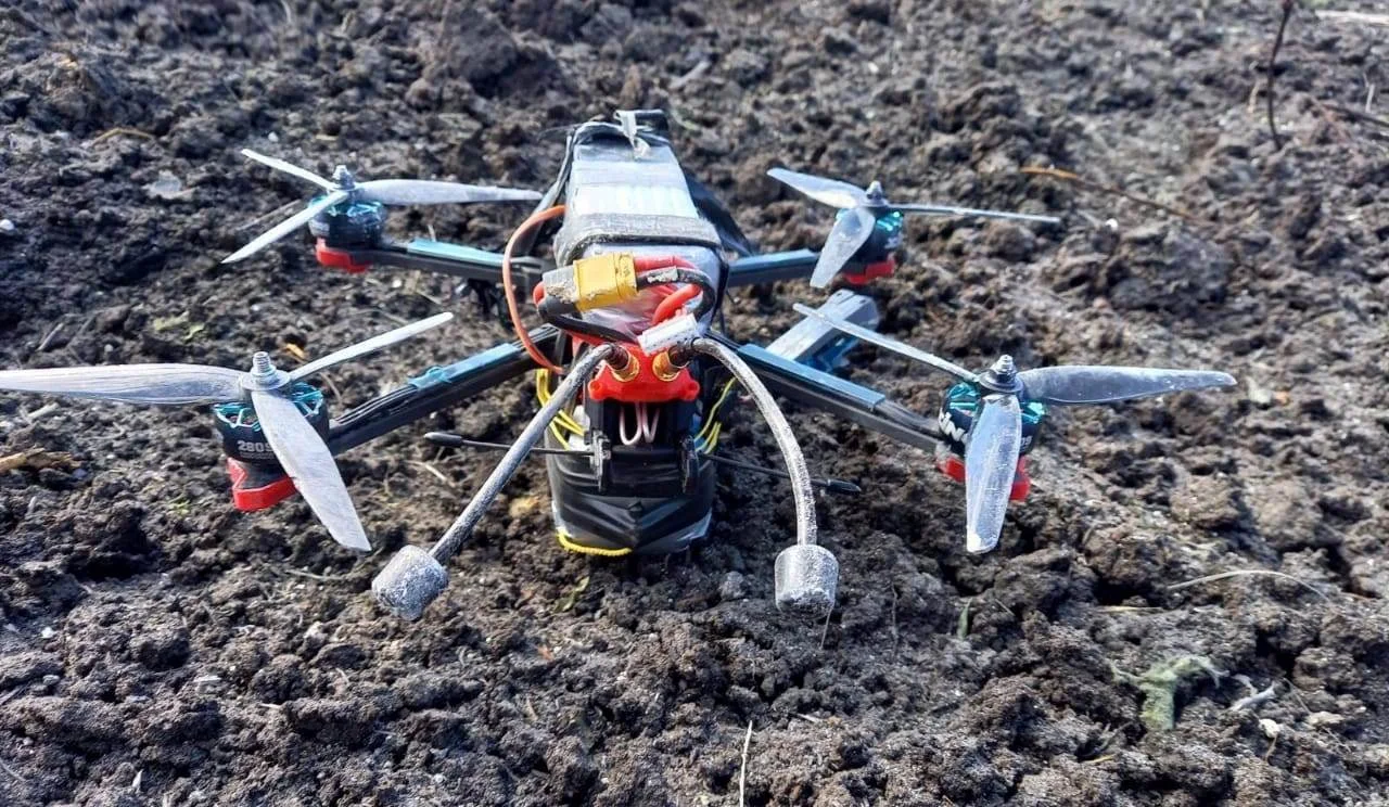 На Сумщині чоловік постраждав від вибуху під час розбору FPV-дрона