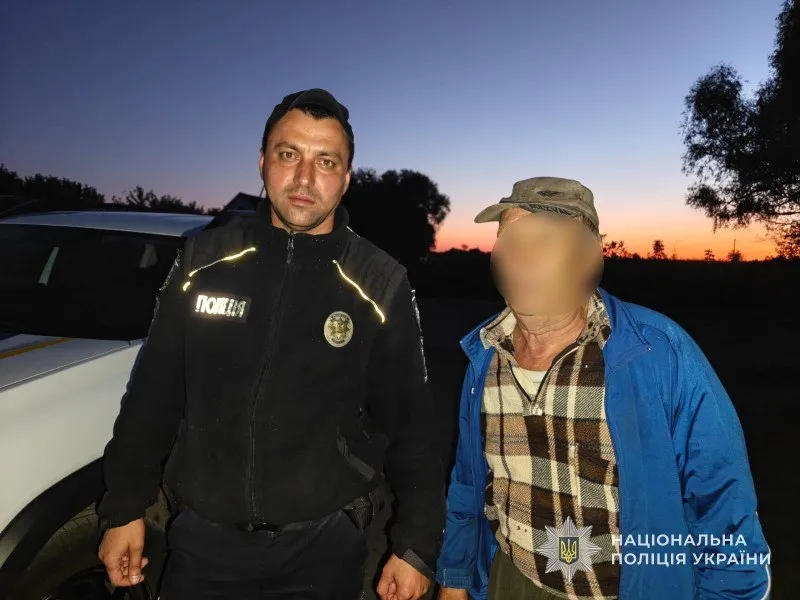На Конотопщині знайшли чоловіка, який заблукав у лісі